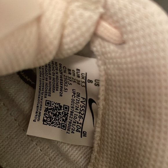 Nike
Women's Court Legacy Lift Platform Sneaker
NWOT - Picture 7 of 8